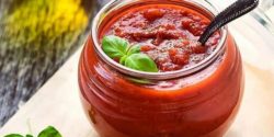 طرز تهیه سس پیتزا رستورانی و خوشمزه برای کف خمیر پیتزا