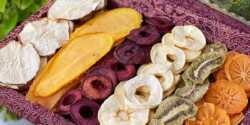  طرز تهیه میوه خشک روی بخاری حبه ای طرز استفاده از دستگاه میوه خشک کن در ماکروفر با اون توستر چه میوه هایی را میتوان خشک کرد نحوه نگهداری میوه های خشک شده با هواپز به روش صنعتی هویج با سولاردام موز خشک