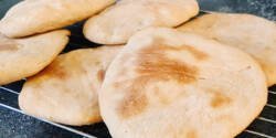 طرز تهیه نان پیتا خوشمزه و خانگی به روش اصیل ترکیه ای