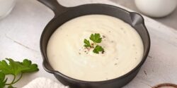 طرز تهیه سس بشامل با ماست رزا منتظمی برای موساکا در برنامه بهونه با قارچ عربی xvc jidi ss fahlg