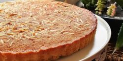 طرز تهیه کیک بادام خوشمزه و ساده با ظاهر خاص و مجلسی