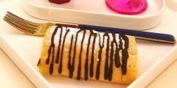  طرز تهیه کیک رولی تک نفره سوئیسی ساده برای عصرانه نان رولت بدون فر با پودر کیک اماده یخچالی xvc jidi d v gjd