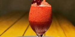 طرز تهیه اسموتی آلبالو