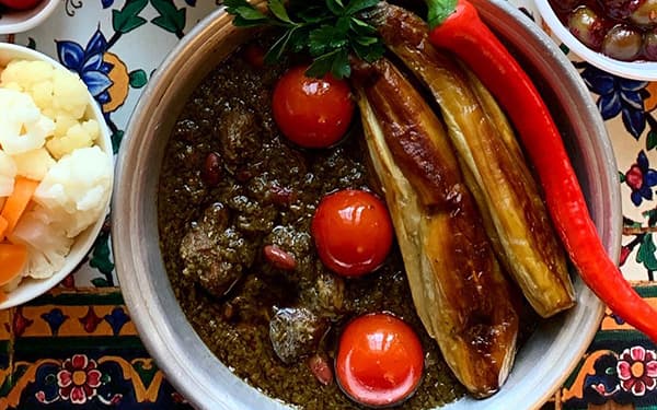 طرز تهیه خورش قورمه سبزی گیلانی