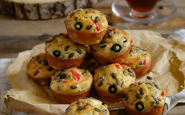 طرز تهیه مافین پنیر و زیتون