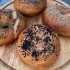 طرز تهیه نان بیگل نان صبحانه پنبه ای و خوشمزه امریکایی