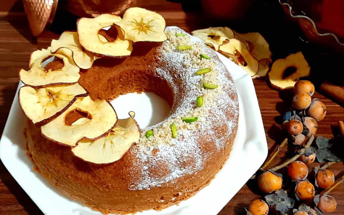 طرز تهیه کیک سیب با شیره انگور