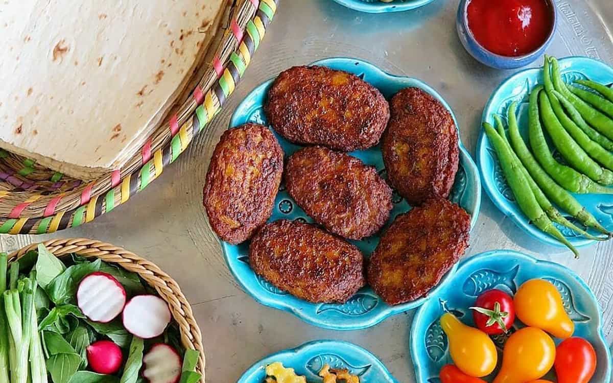 طرز تهیه کوکو سیب زمینی با گوشت چرخ کرده