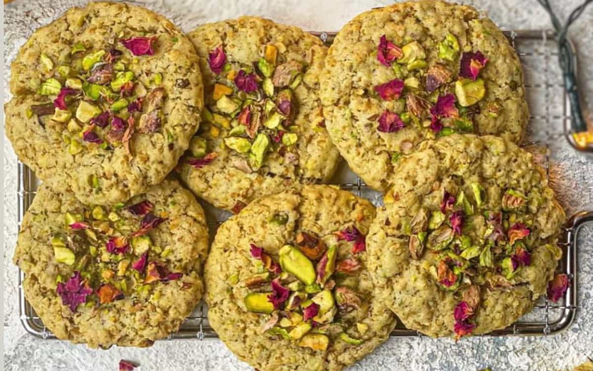 طرز تهیه بیسکوییت رز و پسته