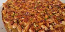 طرز تهیه کیک وانیلی خوشمزه با بادام زمینی و کارامل