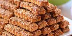 طرز تهیه کراکر شور کنجدی خوشمزه و مخصوص به روش بازاری