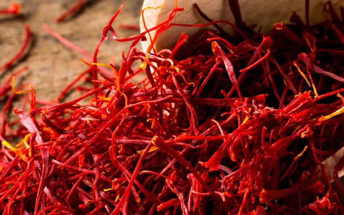ترفندی برای گرفتن رنگ بیشتر زعفران