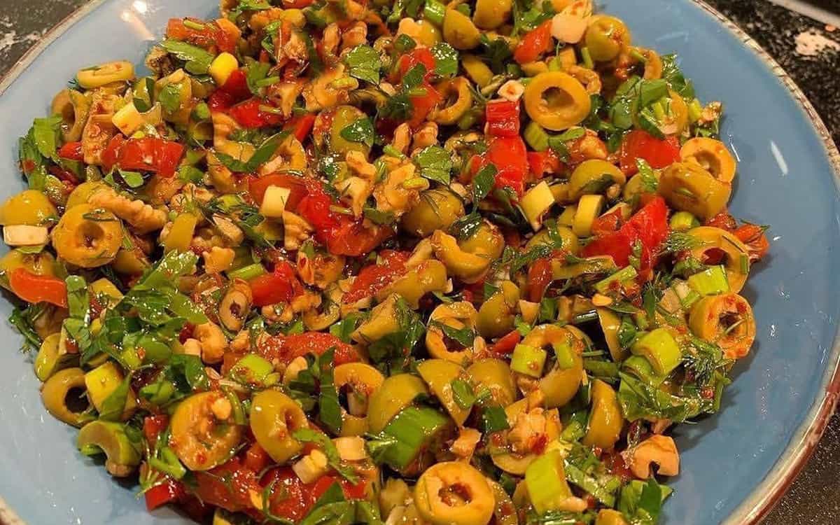 طرز تهیه سالاد زیتون