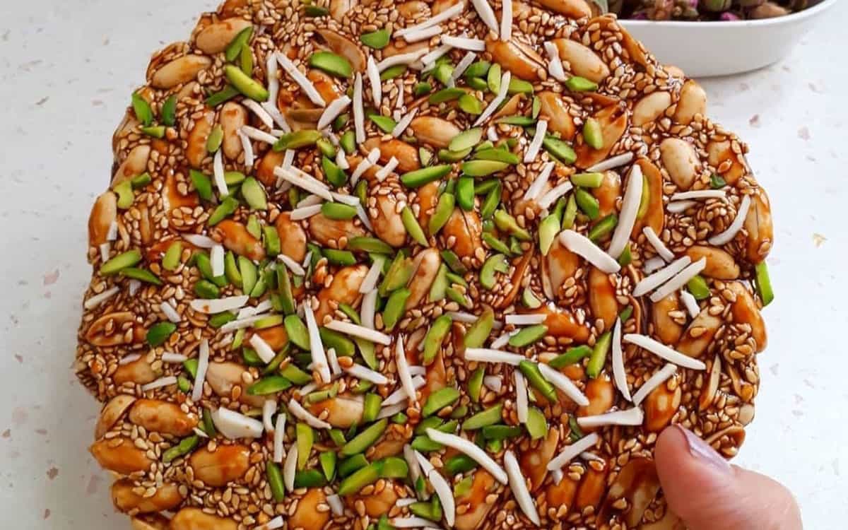 طرز تهیه سوهان آجیلی