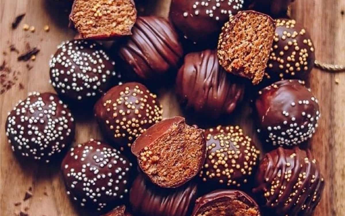 طرز تهیه ترافل کره بادام زمینی و خرما