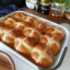 طرز تهیه نان کراس بانز خوشمزه و مخصوص مناسب برای صبحانه