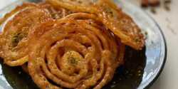 طرز تهیه زولبیا بدون ماست و نشاسته خوشمزه به روش خانگی