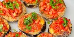 طرز تهیه بادمجان پیتزایی خوشمزه و مجلسی به صورت لقمه ای