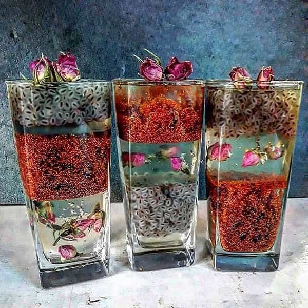 طرز تهیه ژله خاکشیر و تخم شربتی