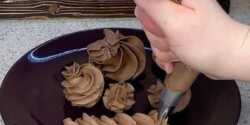 طرز تهیه کرم شکلاتی ماسوره خور ساده و فوری بدون خامه قنادی
