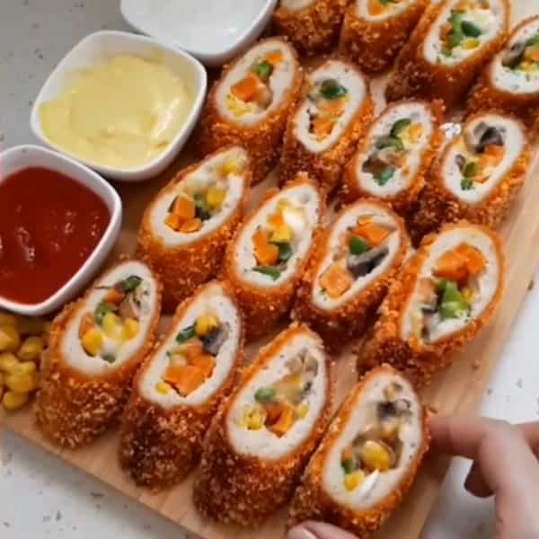 طرز تهیه رول مرغ سوخاری , دستور پخت رول مرغ سوخاری با پنیر پیتزا