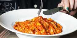 طرز تهیه فتوچینی با سس قرمز و مرغ خوشمزه و مخصوص