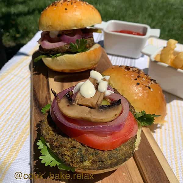 طرز تهیه همبرگر با عدس و قارچ