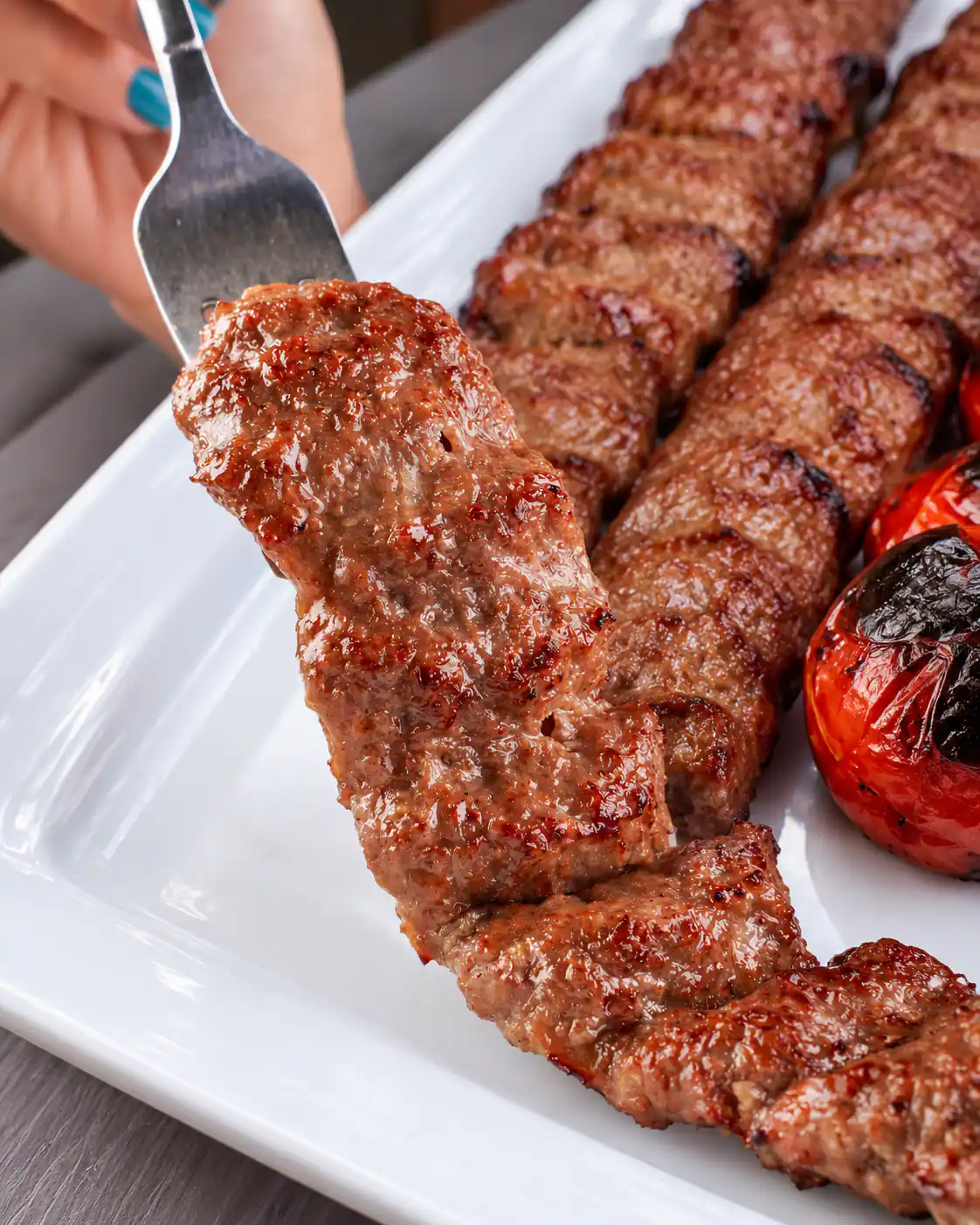 کباب کوبیده حرفه ای؛ نسبت دقیق گوشت و پیاز برای ۴ نفر