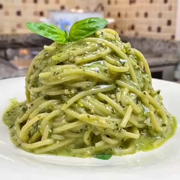 طرز تهیه ماکارونی با سس پستو