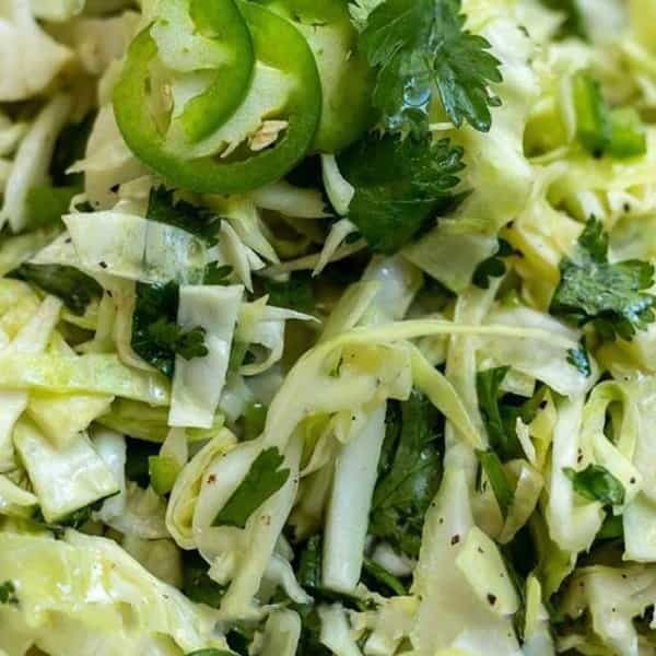 طرز تهیه سالاد کلم و گشنیز