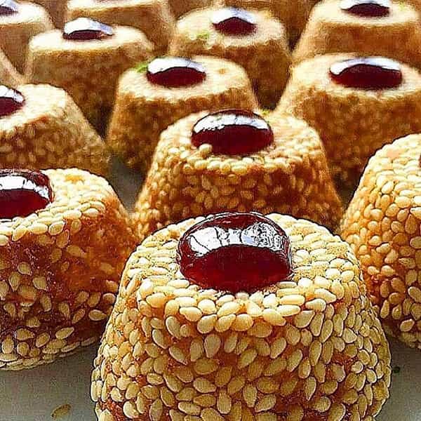 طرز تهیه شیرینی کنجدی مربایی