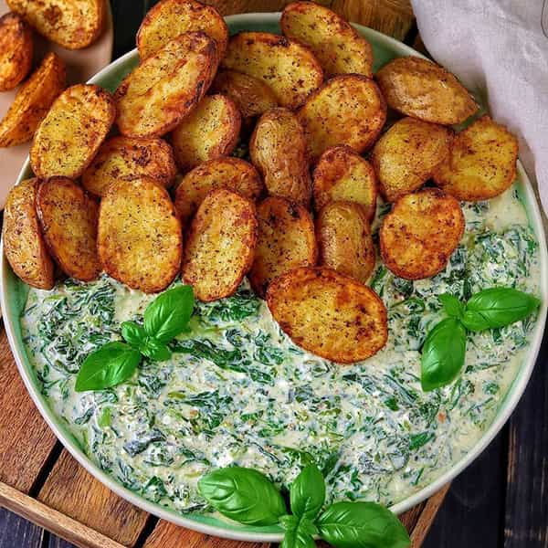 طرز تهیه سیب زمینی تنوری با دیپ اسفناج