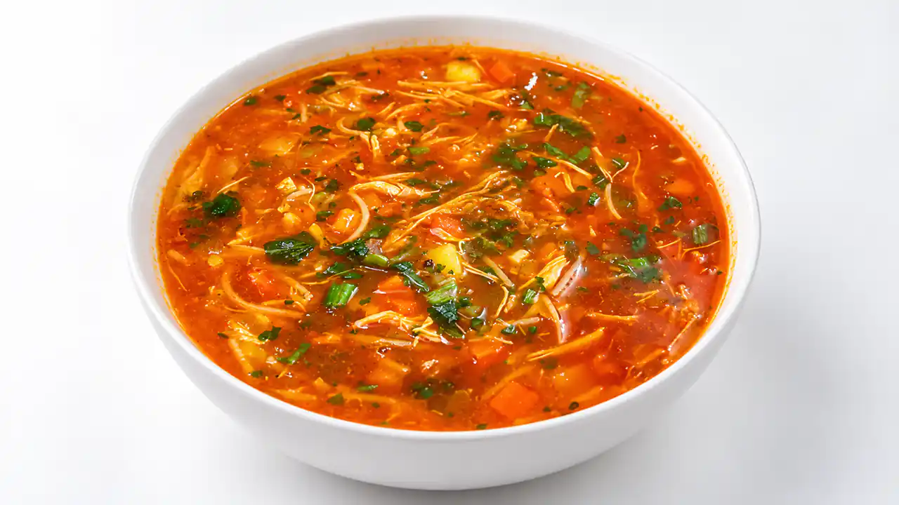 طرز تهیه سوپ ورمیشل با مرغ خوشمزه و جا افتاده