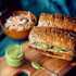 طرز تهیه ساندویچ مرغ با سس پستو خوشمزه به روش ایتالیایی