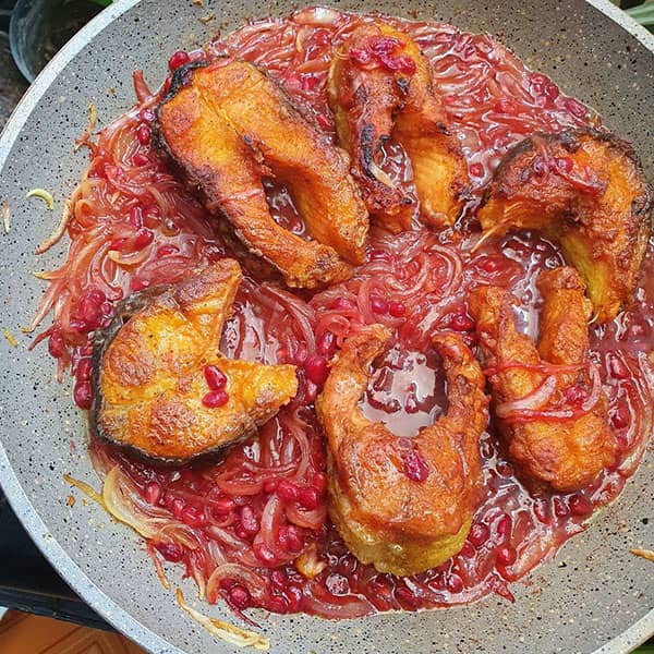 طرز تهیه ماهی با سس رب انار