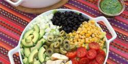 طرز تهیه سالاد آووکادو و مرغ خوشمزه به روش رستورانی