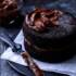 طرز تهیه کیک شکلاتی سیاه خوشمزه به روش کافی شاپی