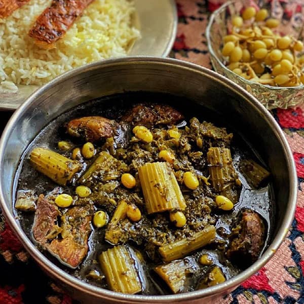 طرز تهیه خورش کرفس با غوره
