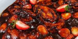 طرز تهیه خورش توت فرنگی خوشمزه و مجلسی با مرغ