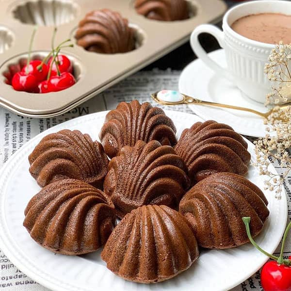 طرز تهیه شیرینی مادلن شکلاتی