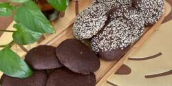 طرز تهیه کلوچه کاکائویی بدون فر با روش ساده خانگی