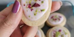 طرز تهیه شیرینی گل سرخی خوشمزه مناسب برای عید نوروز
