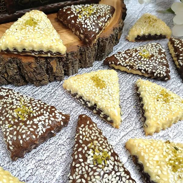 طرز تهیه شیرینی دو رنگ کنجدی