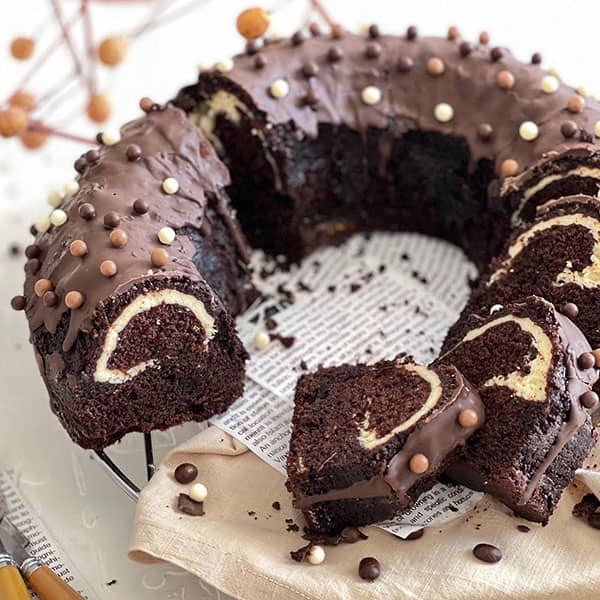 طرز تهیه کیک شکلاتی پنیری