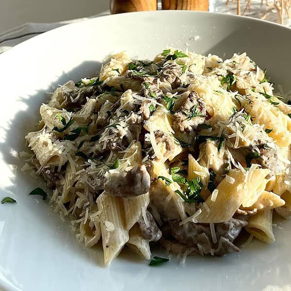 طرز تهیه پاستا پنه بیف آلفردو