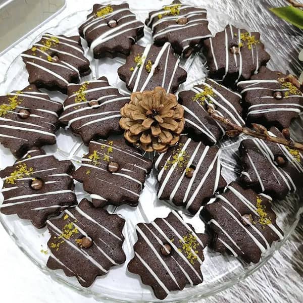 طرز تهیه بیسکویت شکلاتی مغزدار