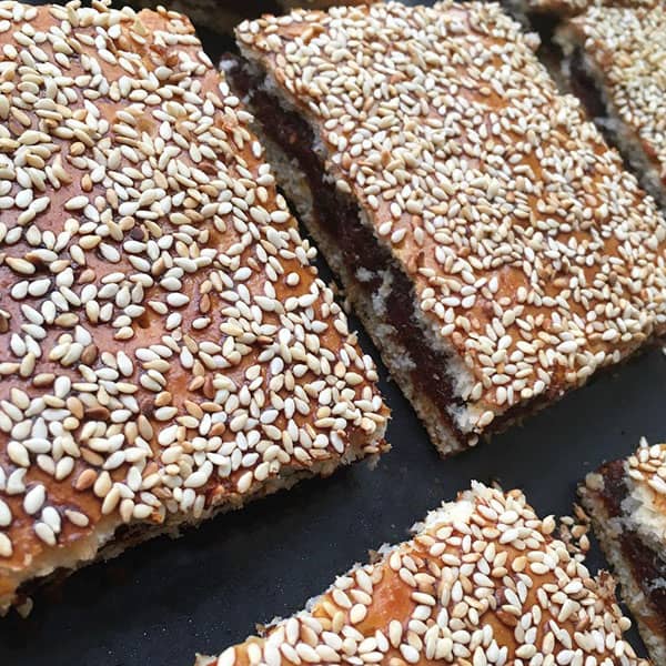 طرز تهیه نان روغنی خرمایی