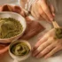 خواص حنا برای پوست؛ فواید، روش استفاده و عوارض احتمالی