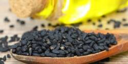 خواص روغن سیاه دانه برای سفیدی مو + روش مصرف!