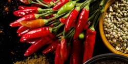 خواص و مضرات عجیب فلفل هندی برای پوست، معده،مو و سرماخوردگی!